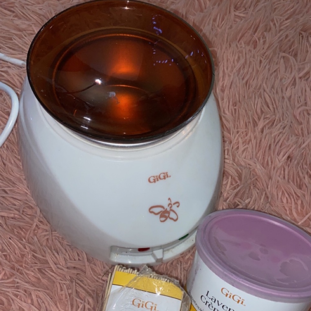 GiGiWaxSet-includes wax warmer, lavender wax, large applications, and wax strips